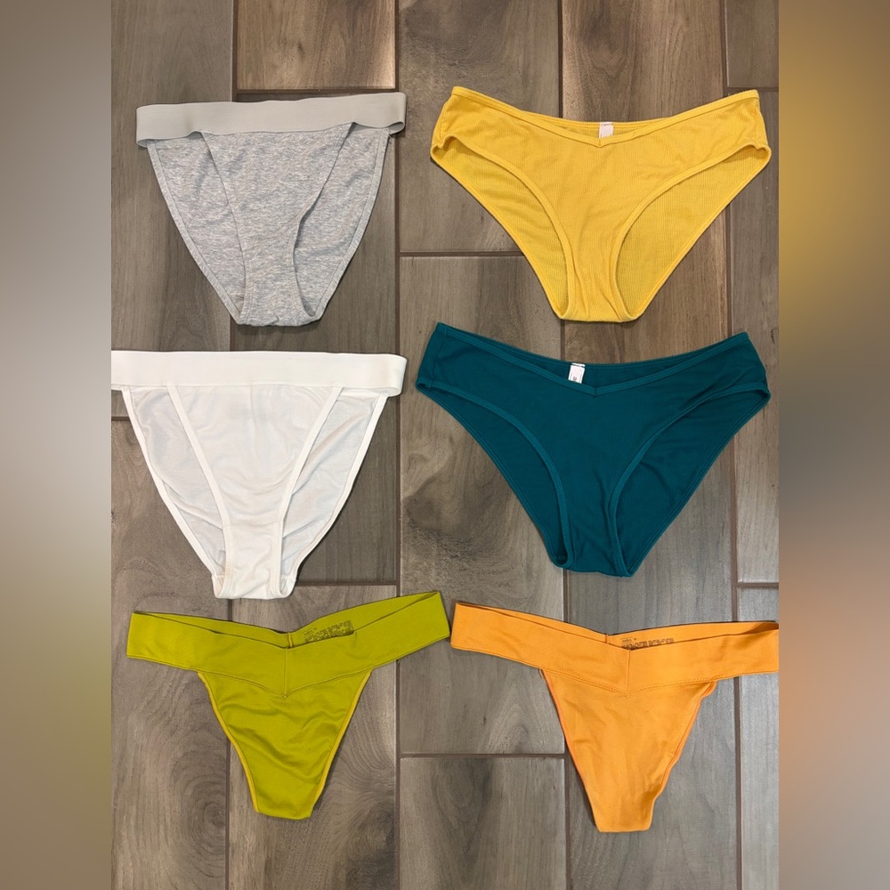 Colorful mix of 6 pairs of Women's Panties. Size Small to ExtraLarge. Great Con.
